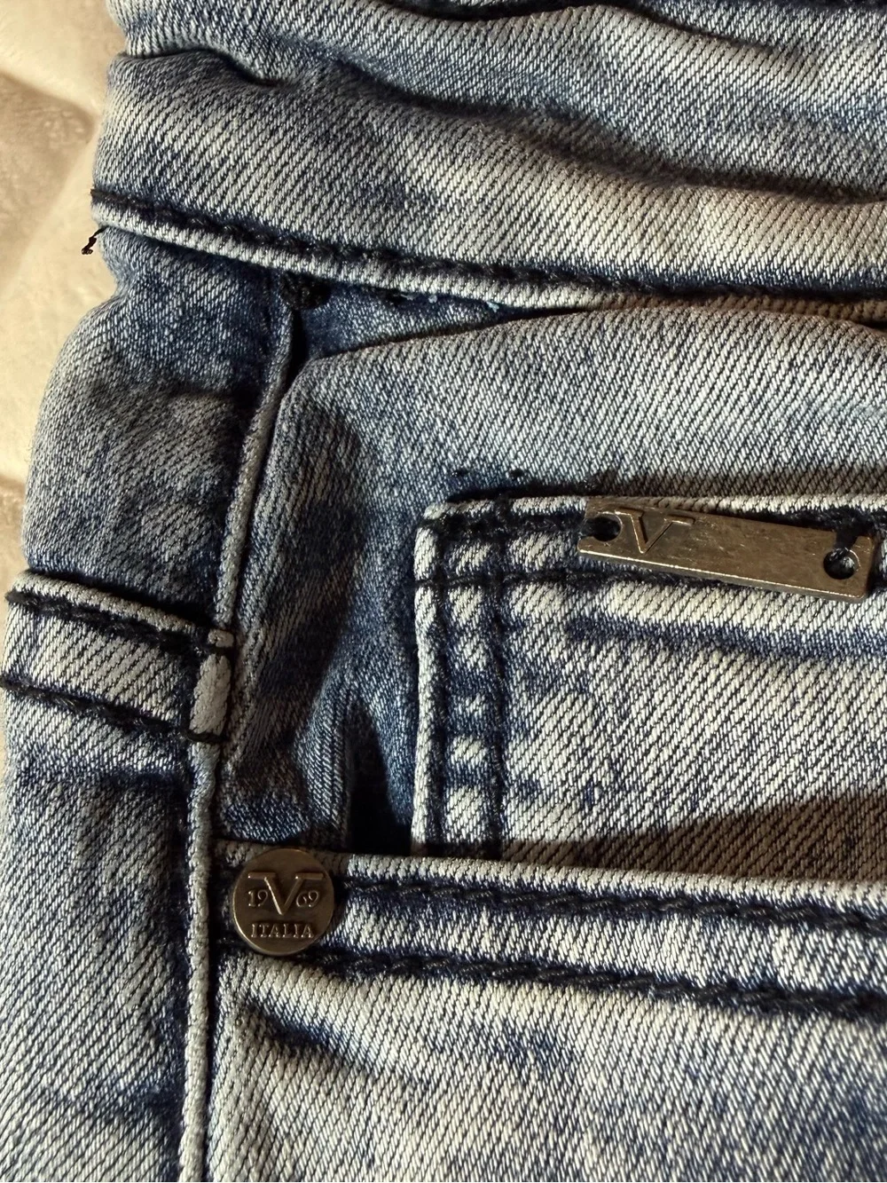 V19-69 Italia Denim Bermuda Shorts Long Jorts Blue Distressed Men’s Size 31/32